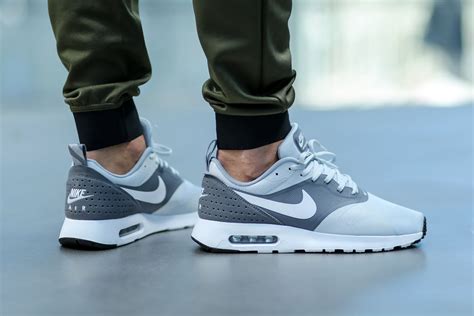 nike air max tavas grau weiß|nike air max tavas women's.